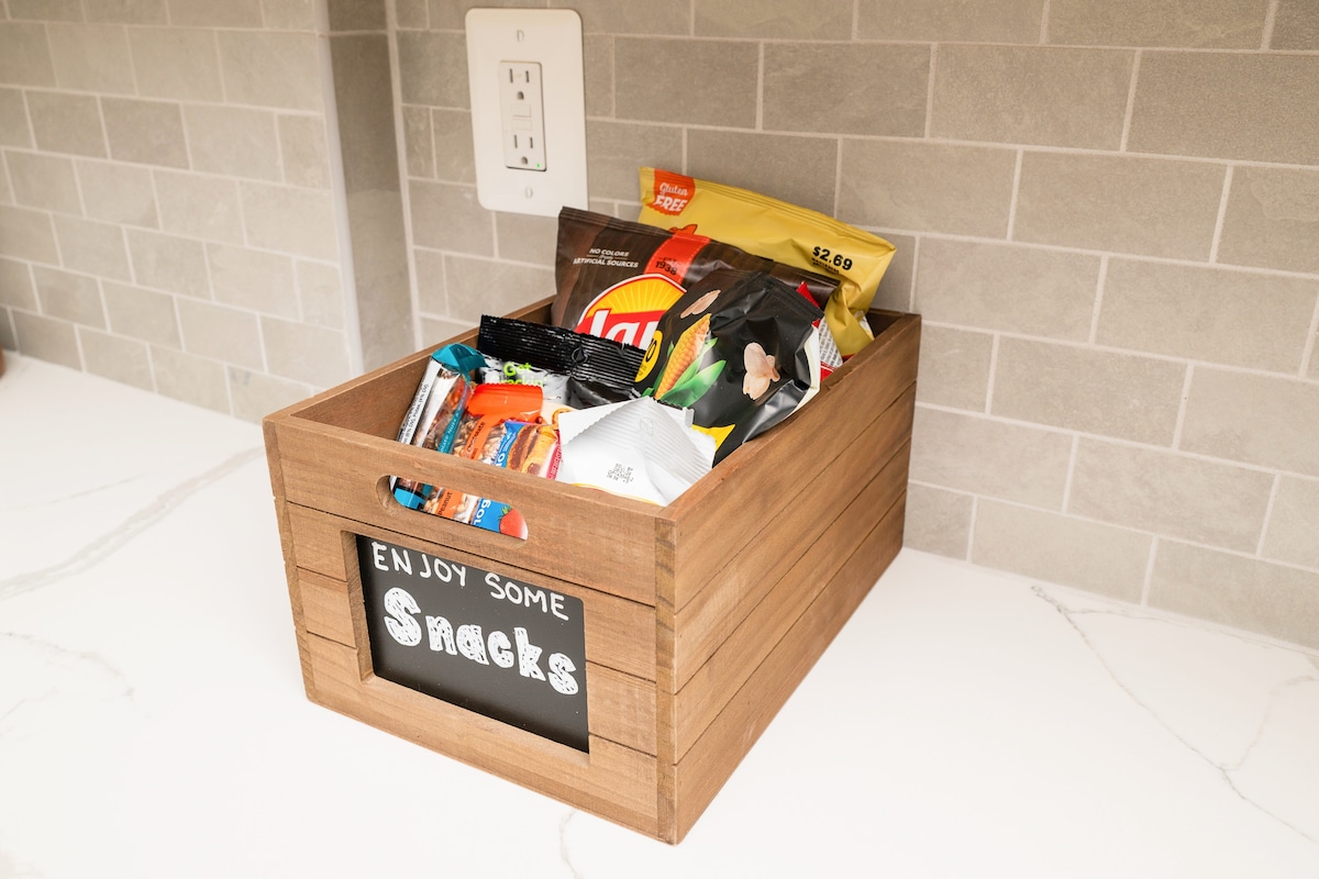 Complimentary snack box